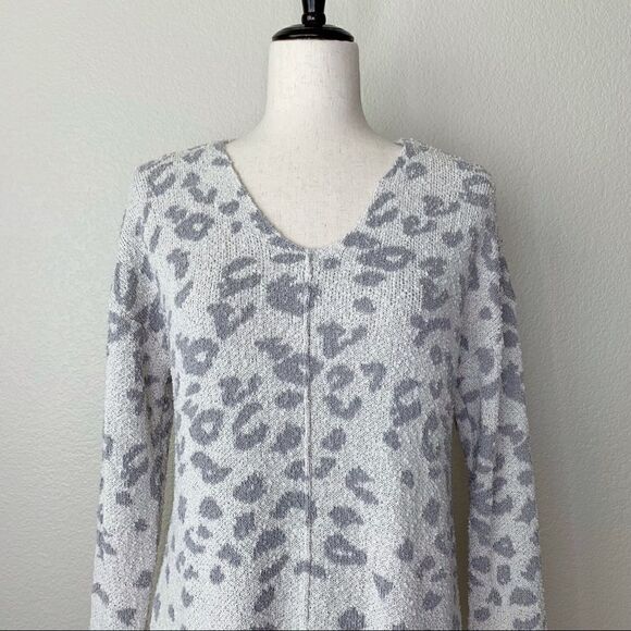 NWOT Knox Rose Leopard Textured V-Neck Pullover High-Low Hem Sweater - Picture 3 of 13